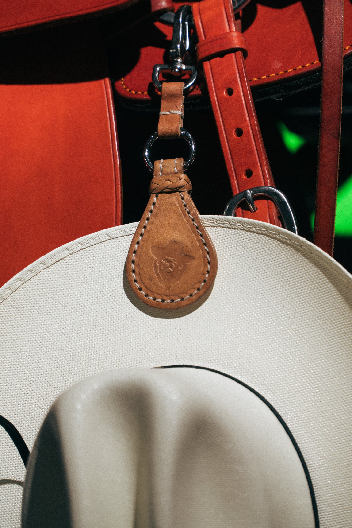 PORTASOMBRERO CUERO CAMEL