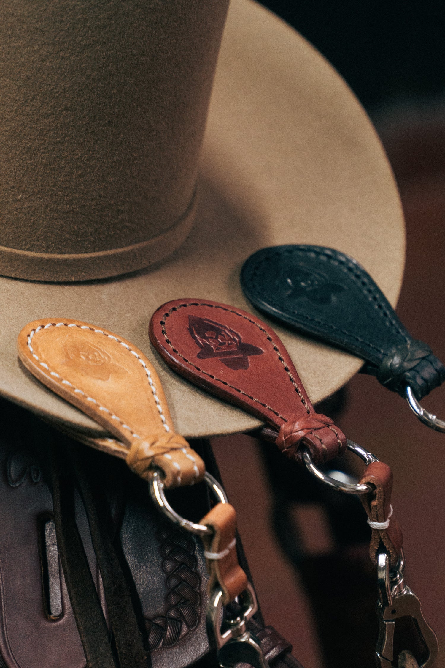 PORTASOMBRERO CUERO CAMEL